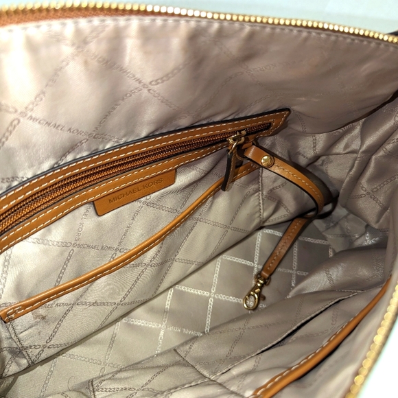 Michael Kors Crosby Pebbled Leather Bag - Every Day Purse - Picture 11 of 15